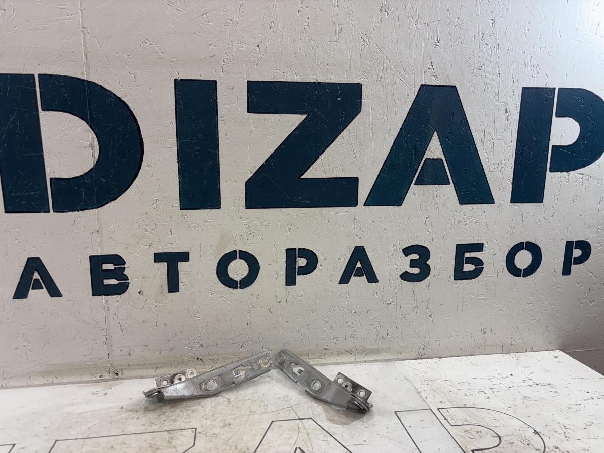 Петли капота левая правая 8E0823301E, 8E0823302E