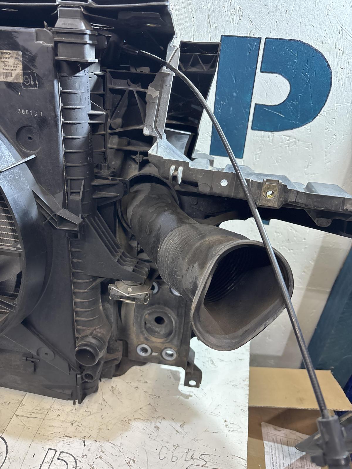 Панель передняя (телевизор) 1J0973737 Skoda Octavia