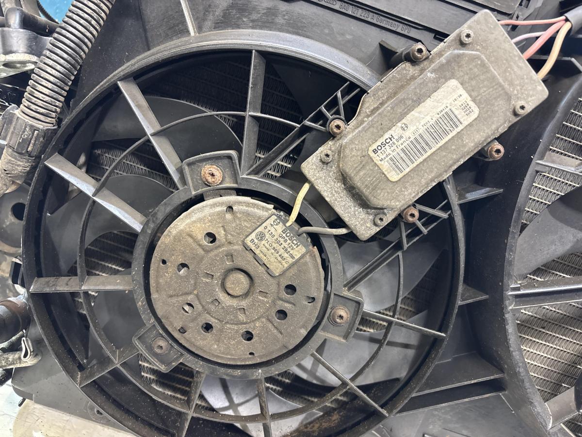 Панель передняя (телевизор) 1J0973737 Skoda Octavia