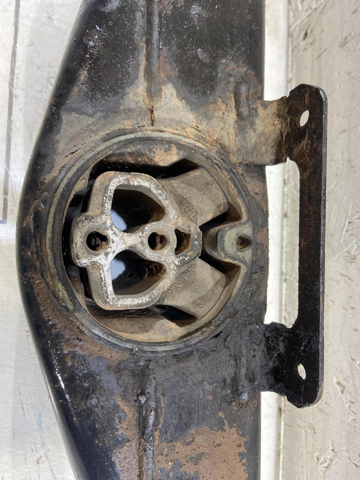 Кронштейн КПП 7L6399227C