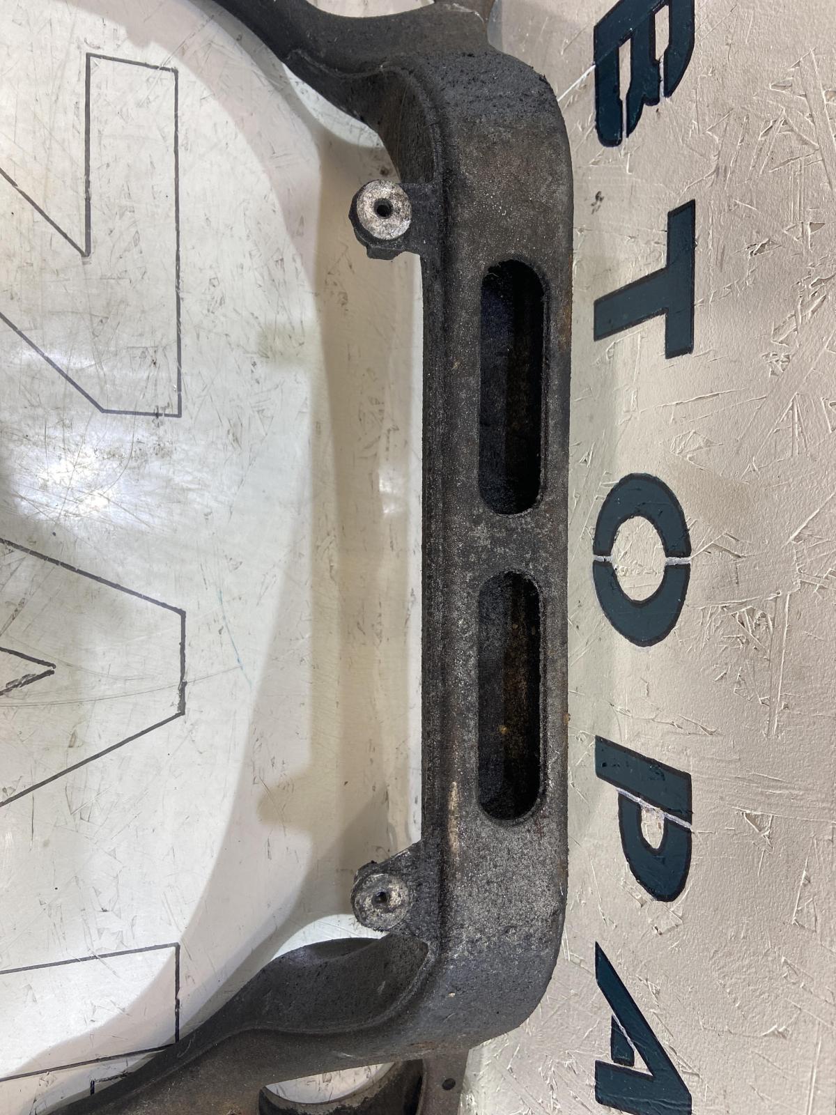 Кронштейн опоры двигателя 7L6199207 Volkswagen Touareg I