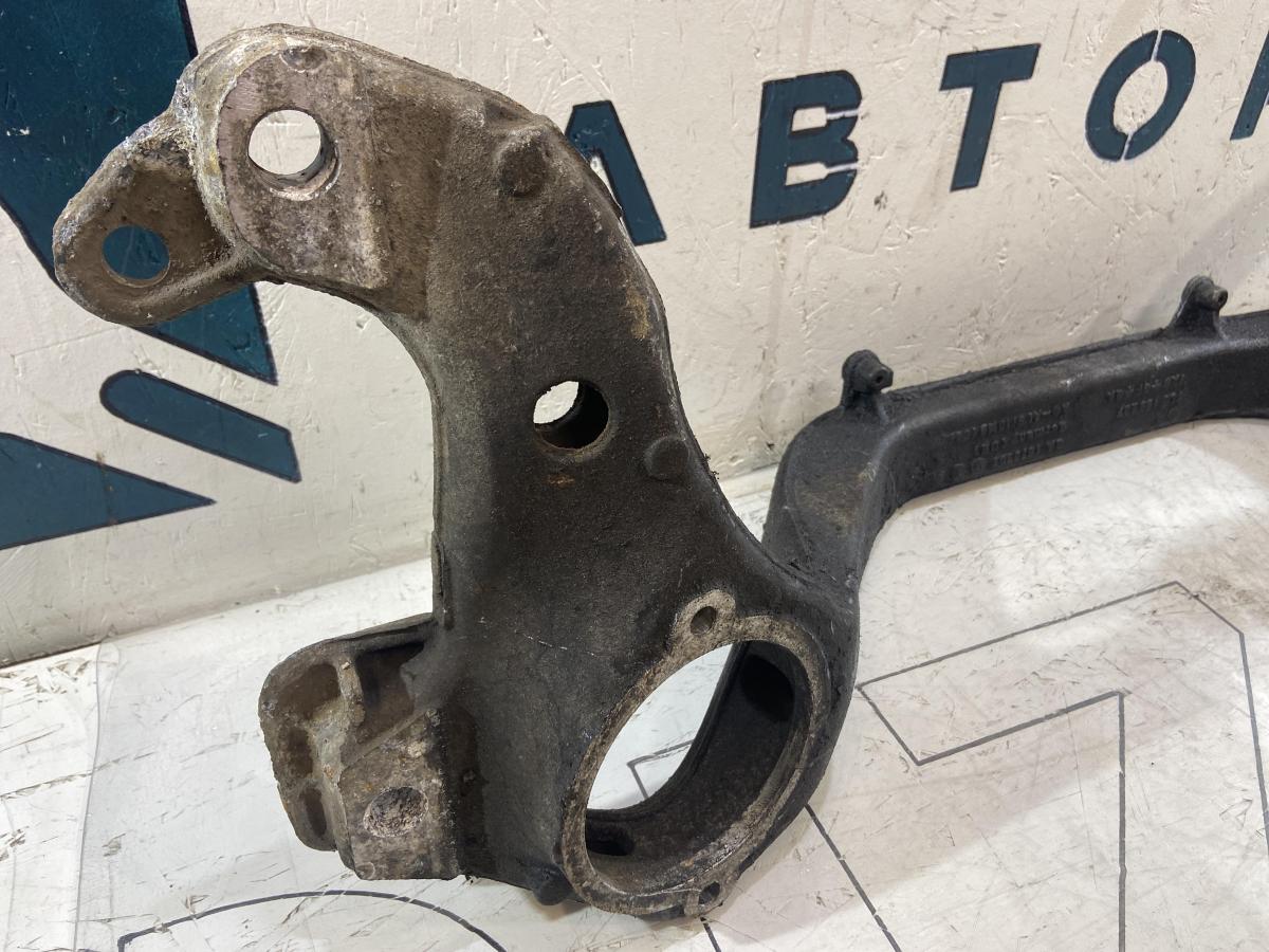 Кронштейн опоры двигателя 7L6199207 Volkswagen Touareg I