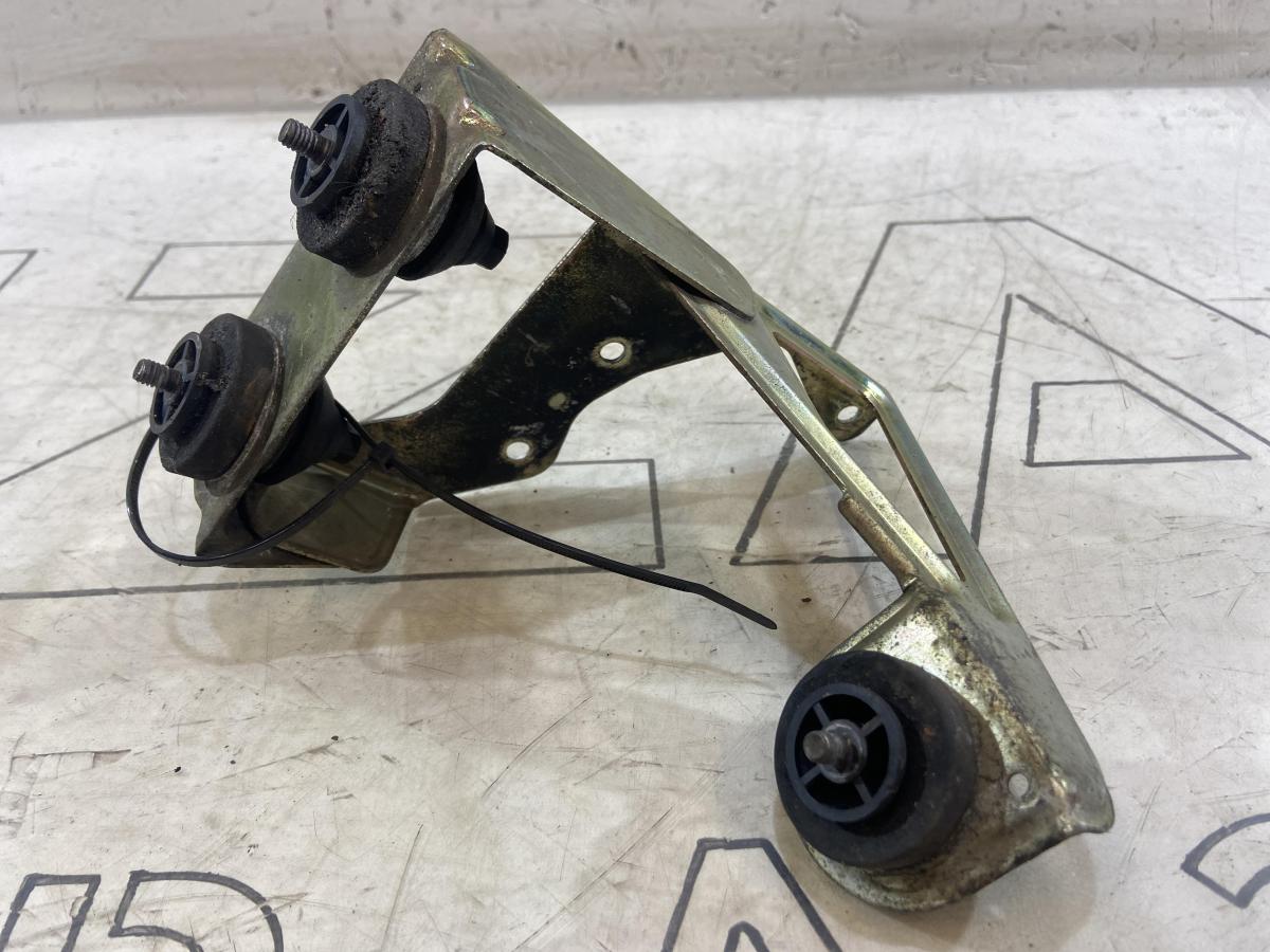 Кронштейн блока ABS 7L0614125 Volkswagen Touareg I