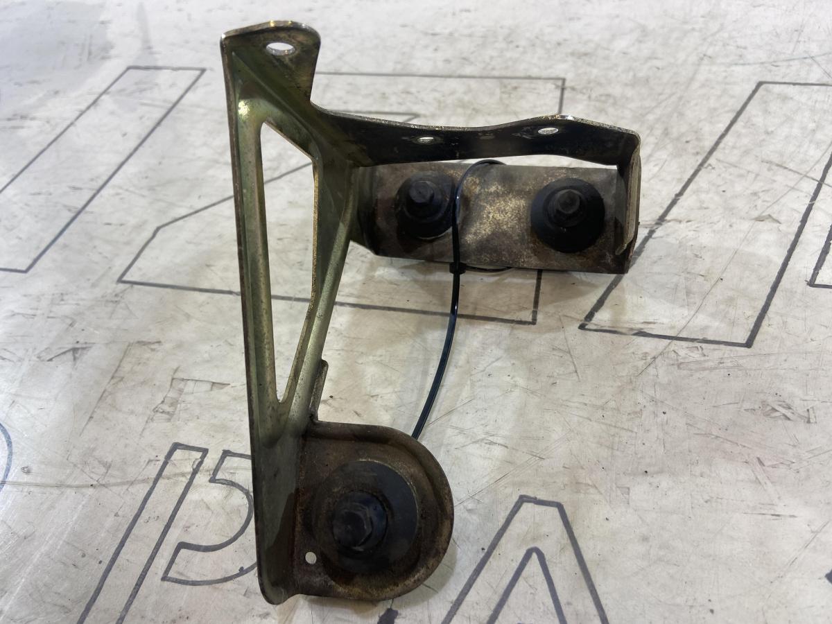 Кронштейн блока ABS 7L0614125 Volkswagen Touareg I