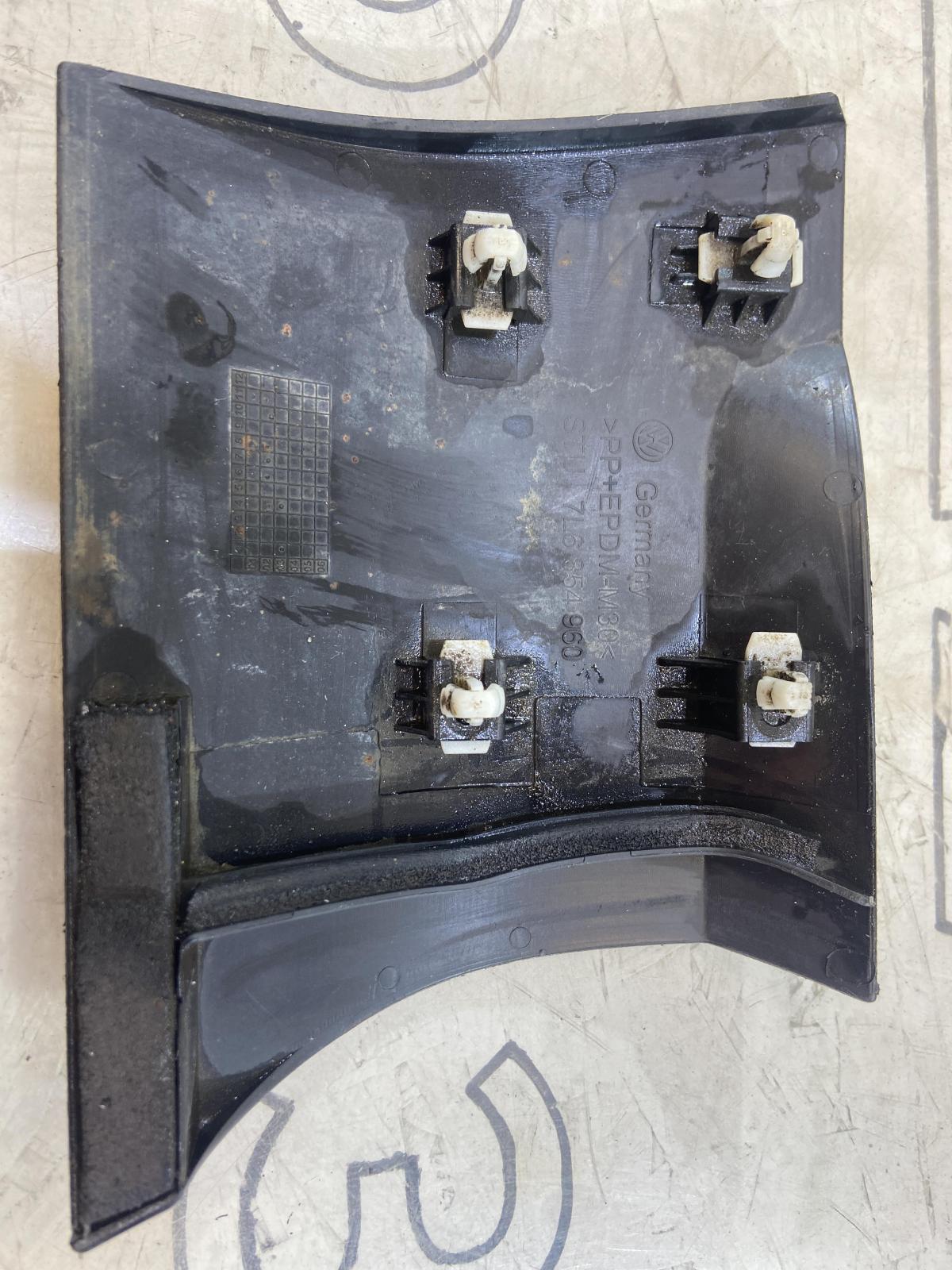 Накладка (молдинг) переднего правого крыла 7L6854960 Volkswagen Touareg I