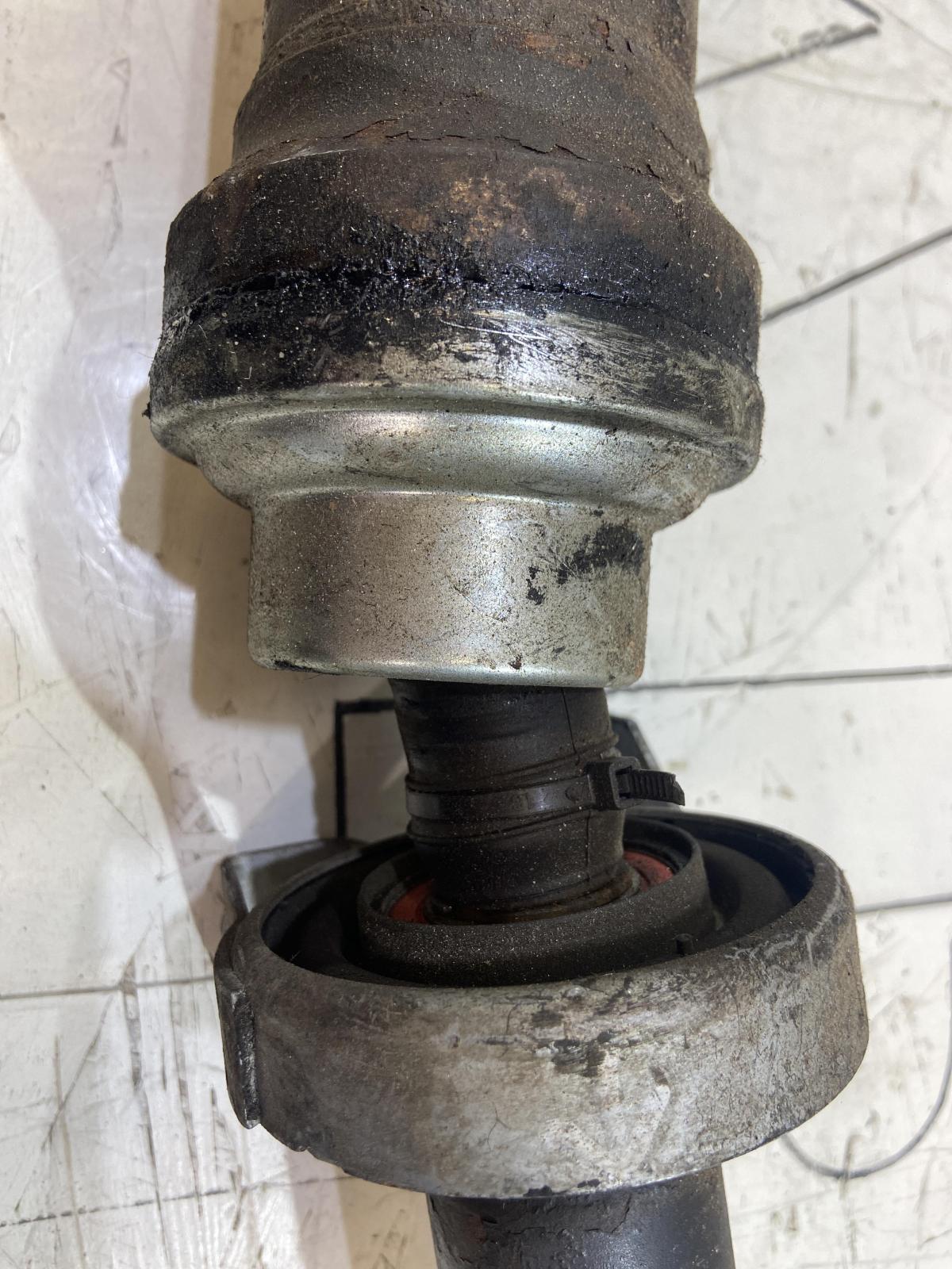 Вал привода задней оси 7L6521102D Volkswagen Touareg I