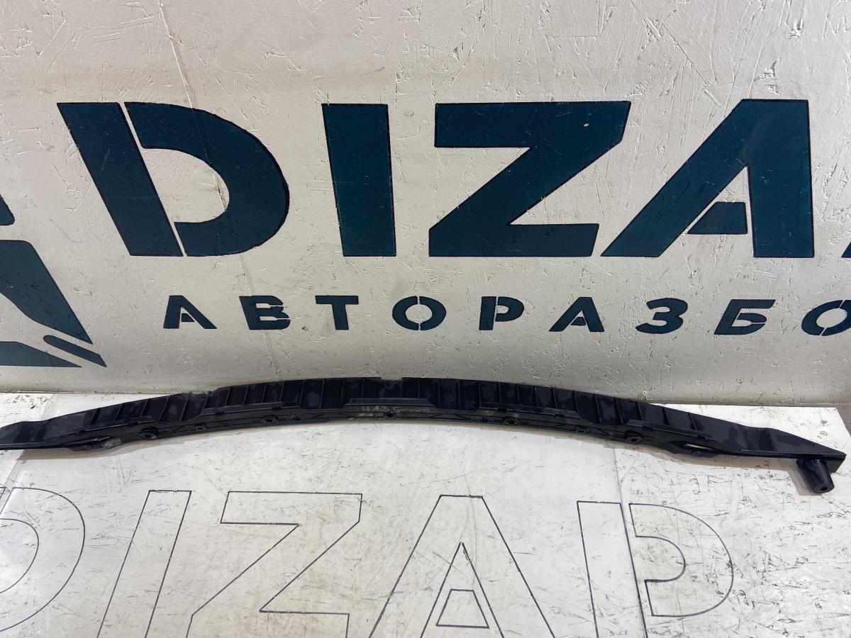 Направляющая заднего бампера 7L6807863B