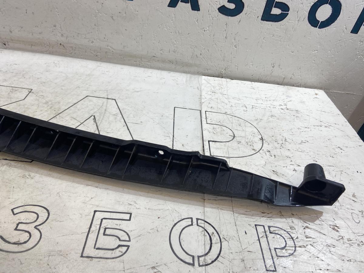 Направляющая заднего бампера 7L6807863B