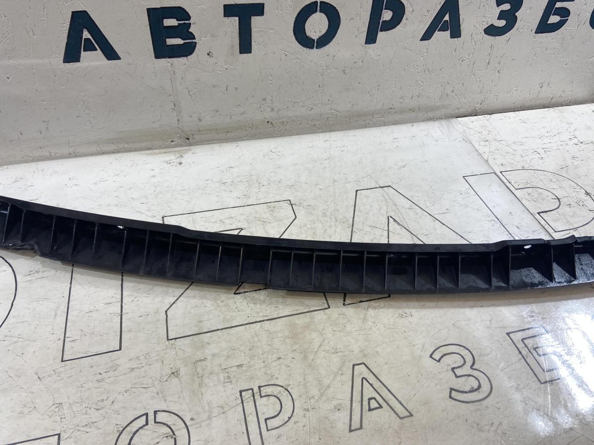 Направляющая заднего бампера 7L6807863B