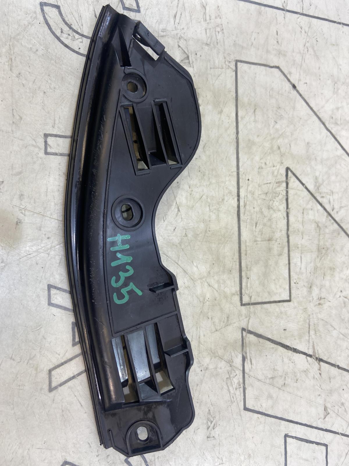 Кронштейн заднего бампера левый 7L6807393