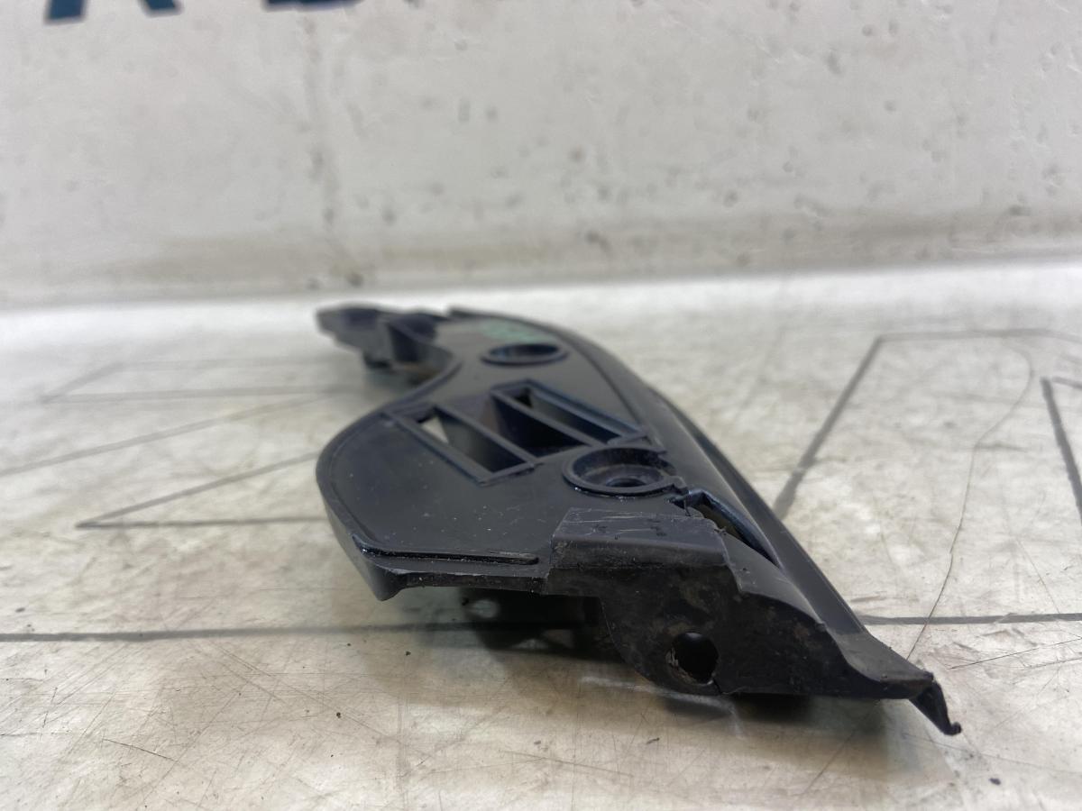 Кронштейн заднего бампера левый 7L6807393