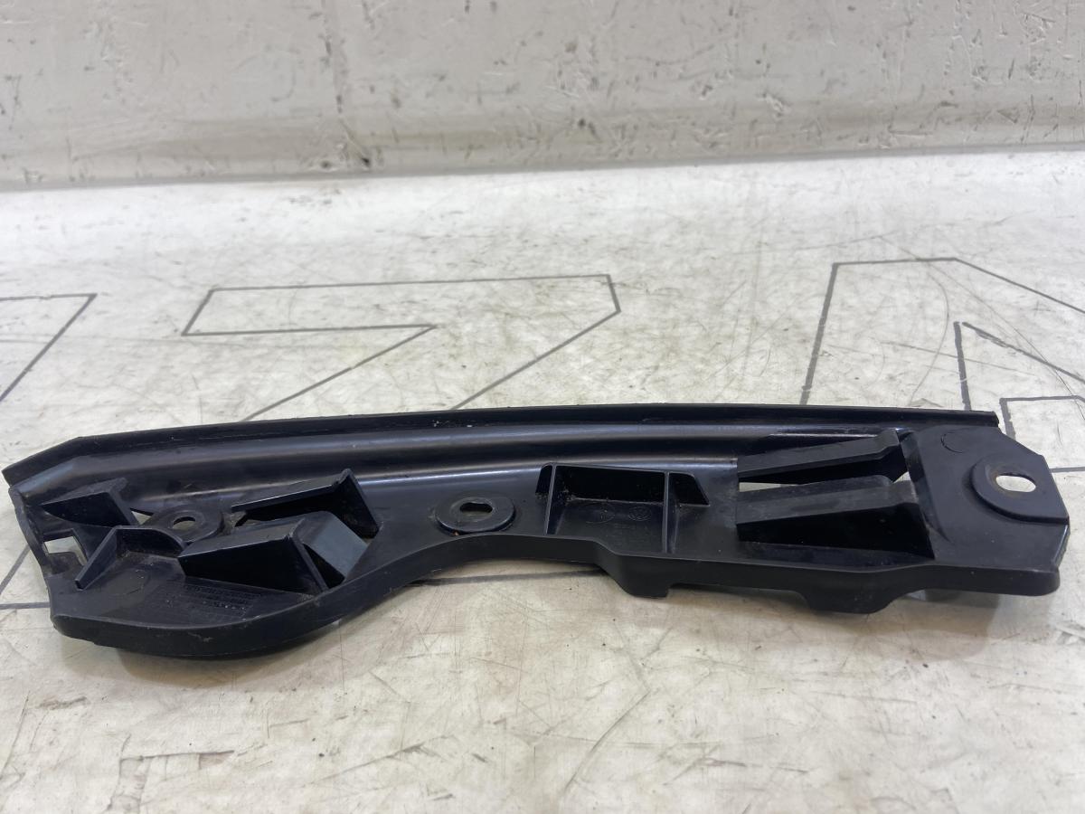 Кронштейн заднего бампера левый 7L6807393