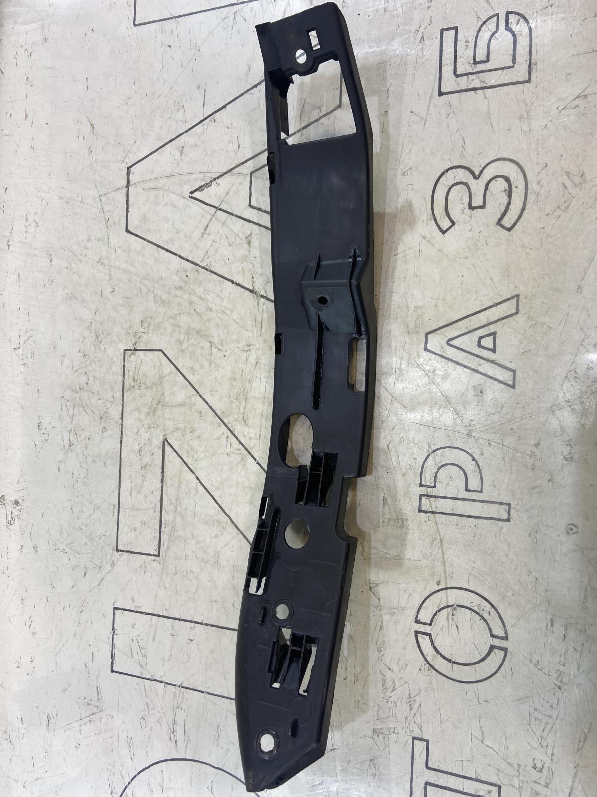 Кронштейн, направляющая переднего бампера левая 7L6807183A