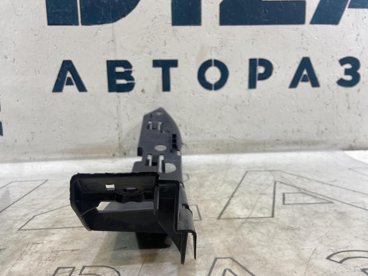 Кронштейн, направляющая переднего бампера левая 7L6807183A