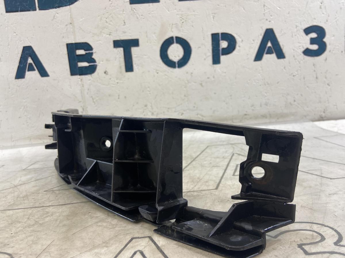 Кронштейн, направляющая переднего бампера левая 7L6807183A