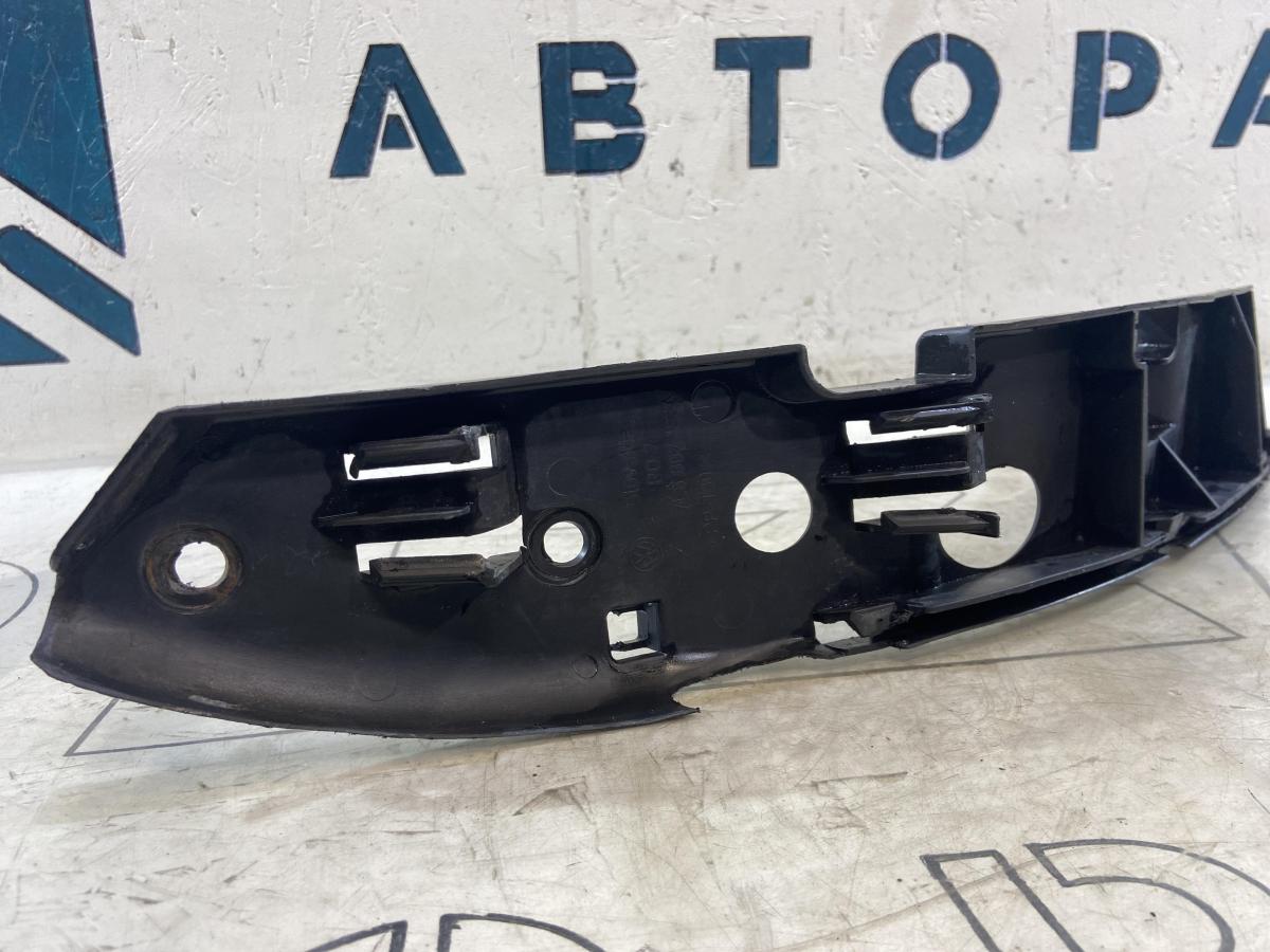 Кронштейн, направляющая переднего бампера левая 7L6807183A