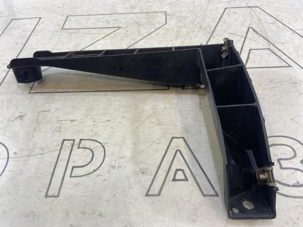 Кронштейн, направляющая заднего бампера правая 7L6807862 Volkswagen Touareg I