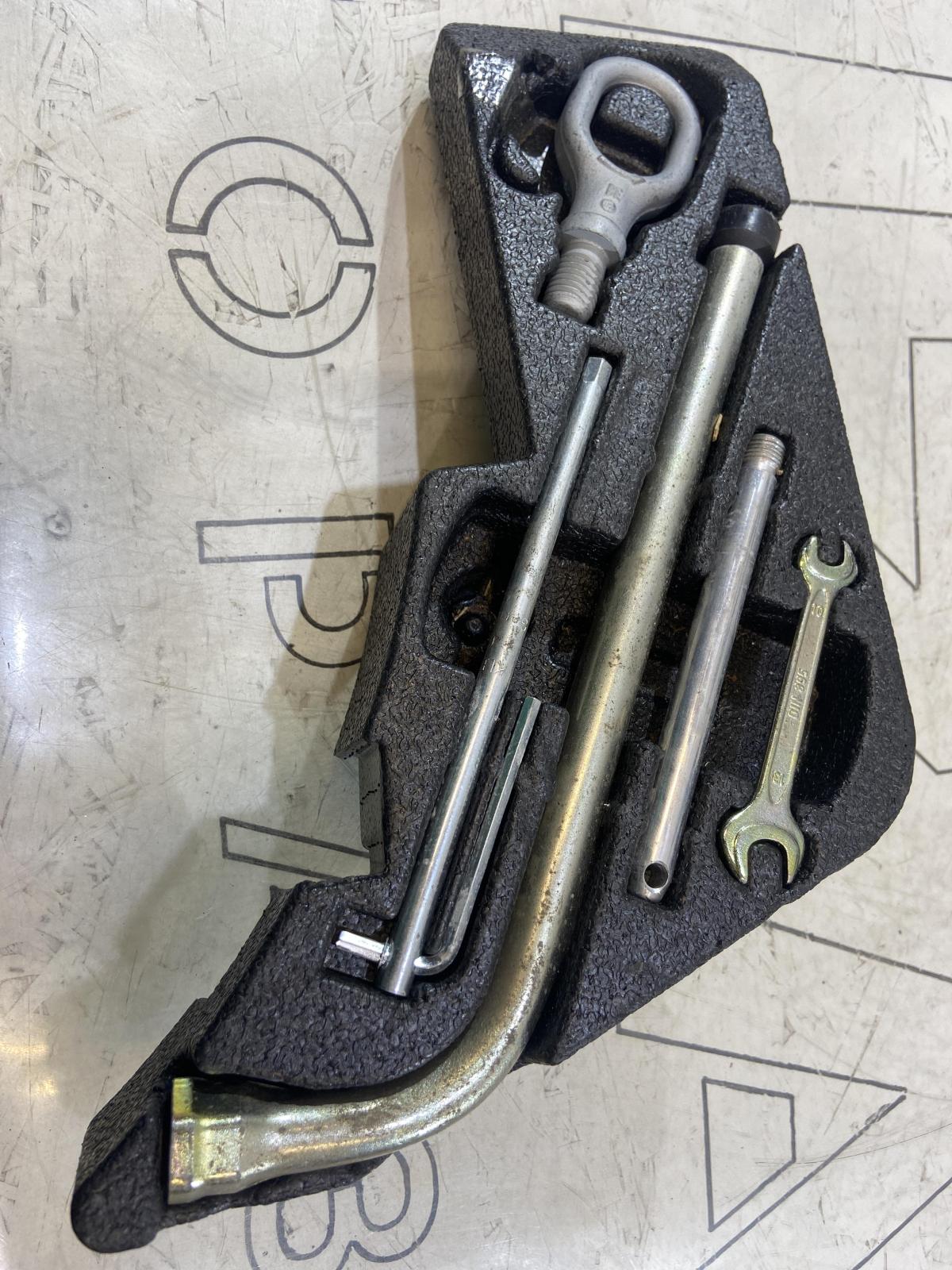 Инструментальный ящик 7L0012113