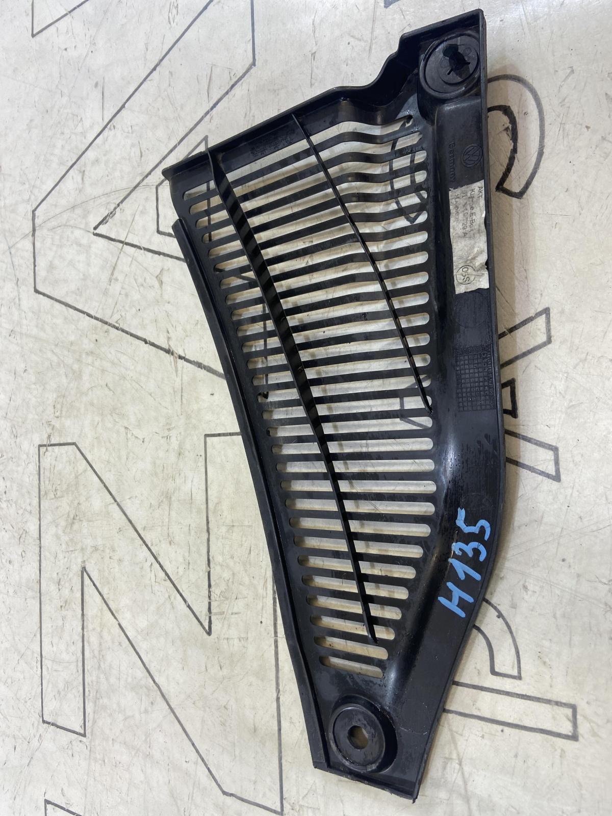 Жабо правое 7L6819729A Volkswagen Touareg I