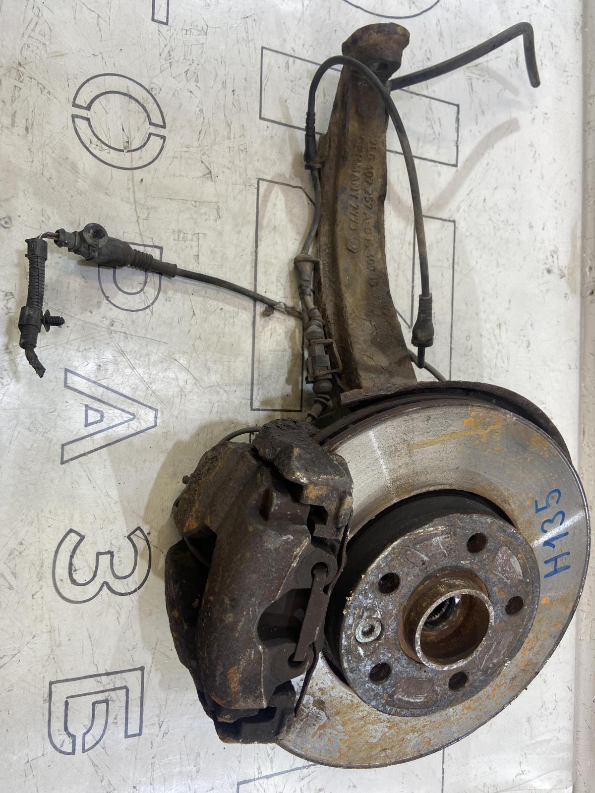 Кулак поворотный передний левый 7L6407257A Volkswagen Touareg I