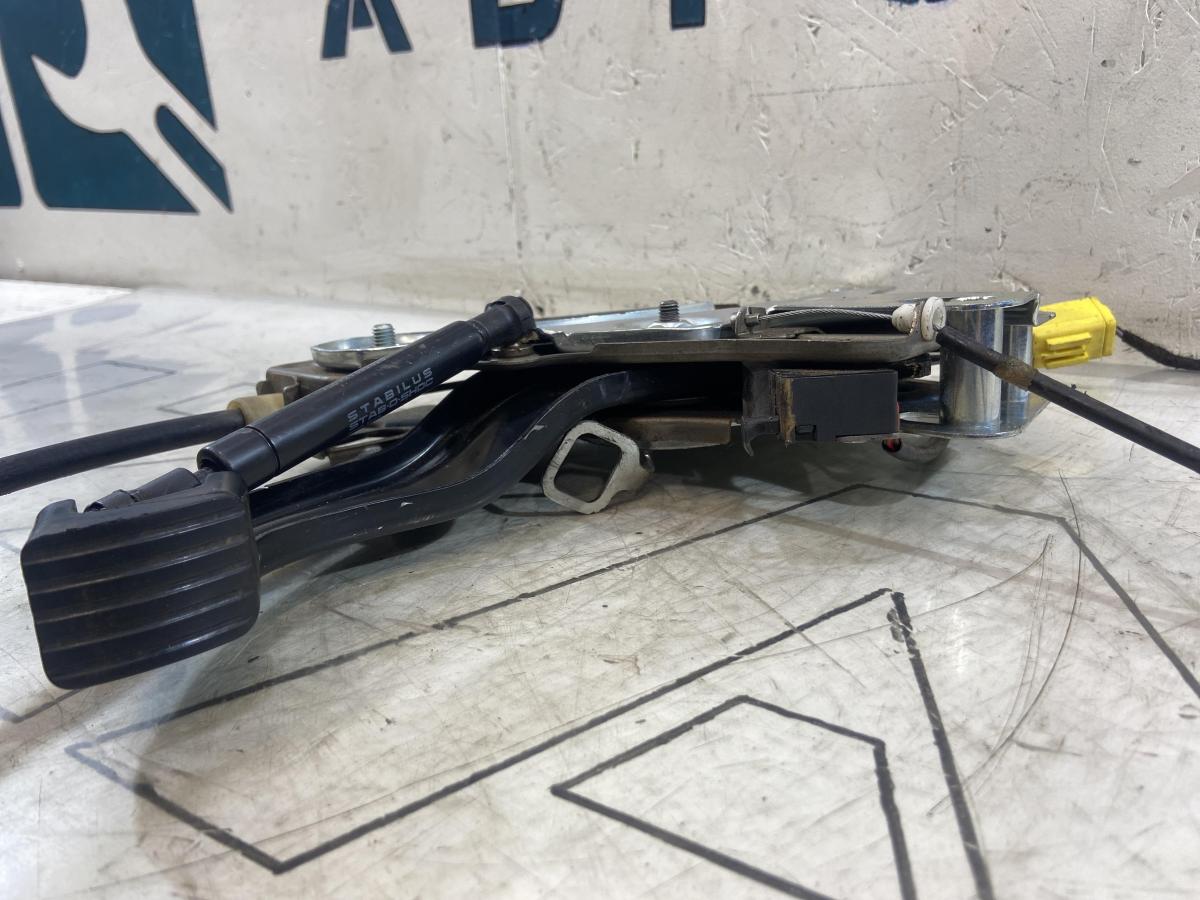 Педаль стояночного тормоза 7L0721485