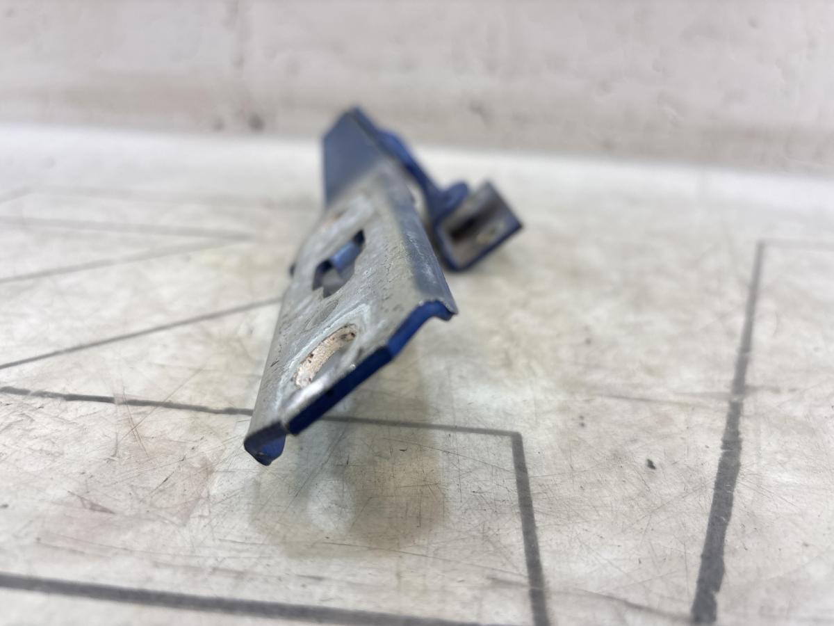 Петля капота левая 8E0823301E Audi A4 B6