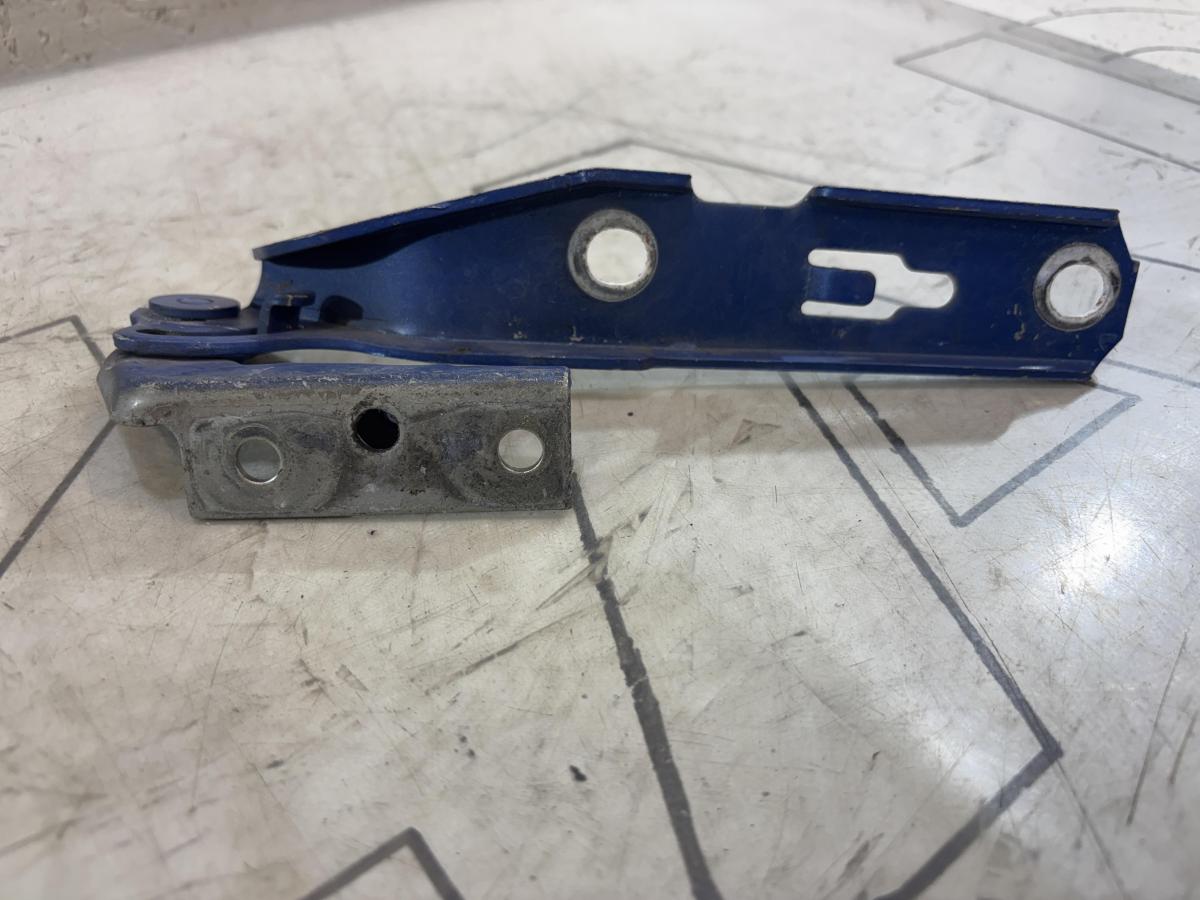 Петля капота левая 8E0823301E Audi A4 B6