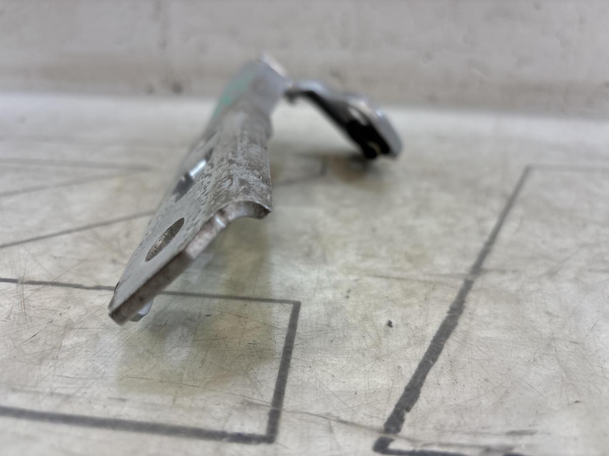 Петля капота левая 4F0823301 Audi A6 C6 / S6 C6 / RS6 C6