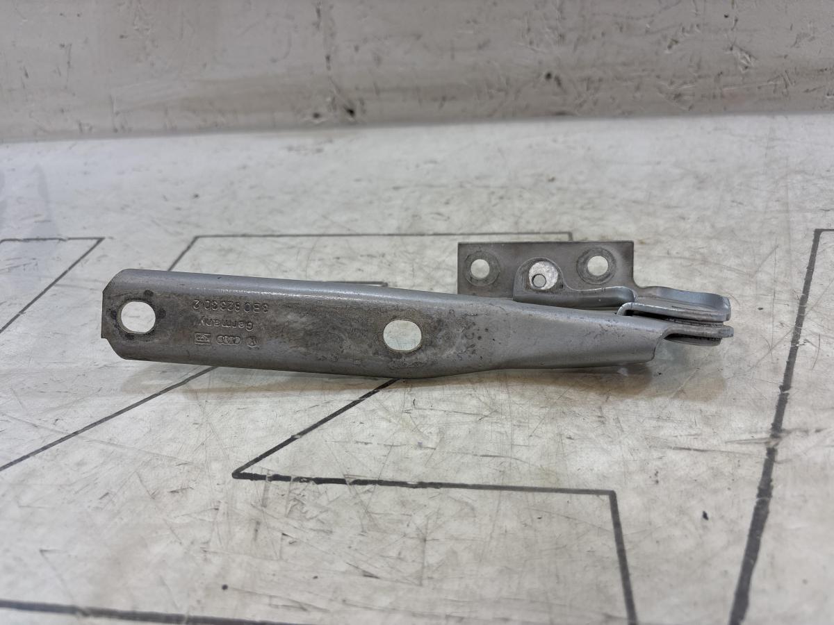 Петля капота правая  AUDI ALLROAD QUATTRO 3B0823302 Volkswagen Passat B5