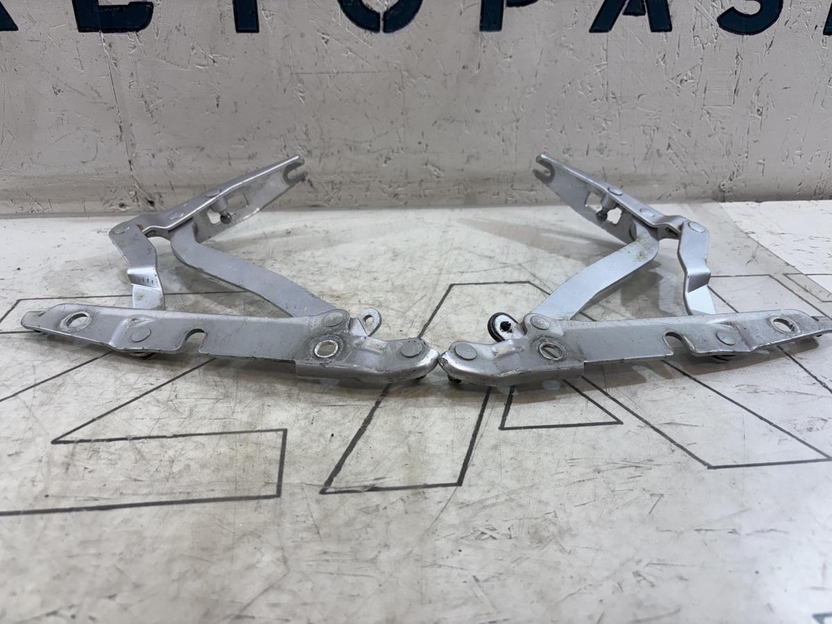 Петли крышки багажника левая правая 8E5827302C, 8E5827301C