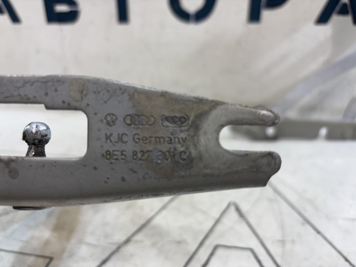 Петли крышки багажника левая правая 8E5827301C, 8E5827302C