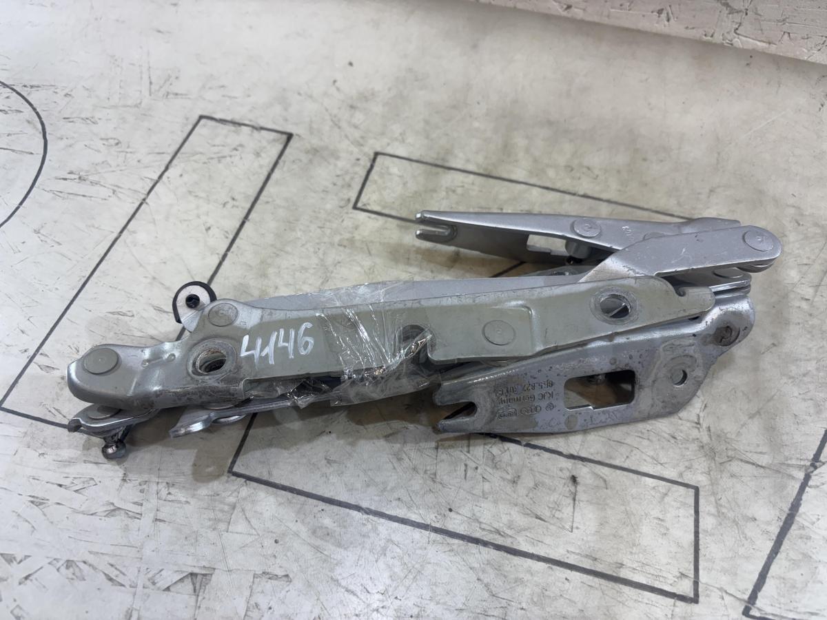 Петли крышки багажника левая правая 8E5827301C, 8E5827302C