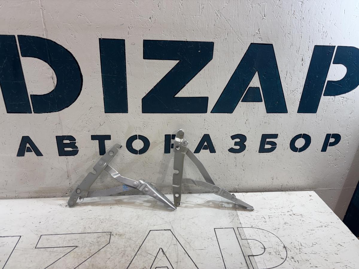 Петли крышки багажника левая правая 8E5827301C, 8E5827302C