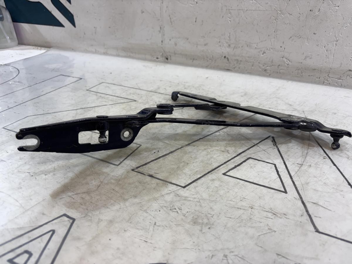 Петля крышки багажника 8E5827302C Audi A4 B6 sedan