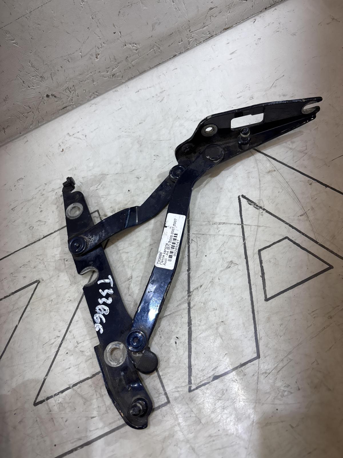 Петля крышки багажника 8E5827302C Audi A4 B6 sedan