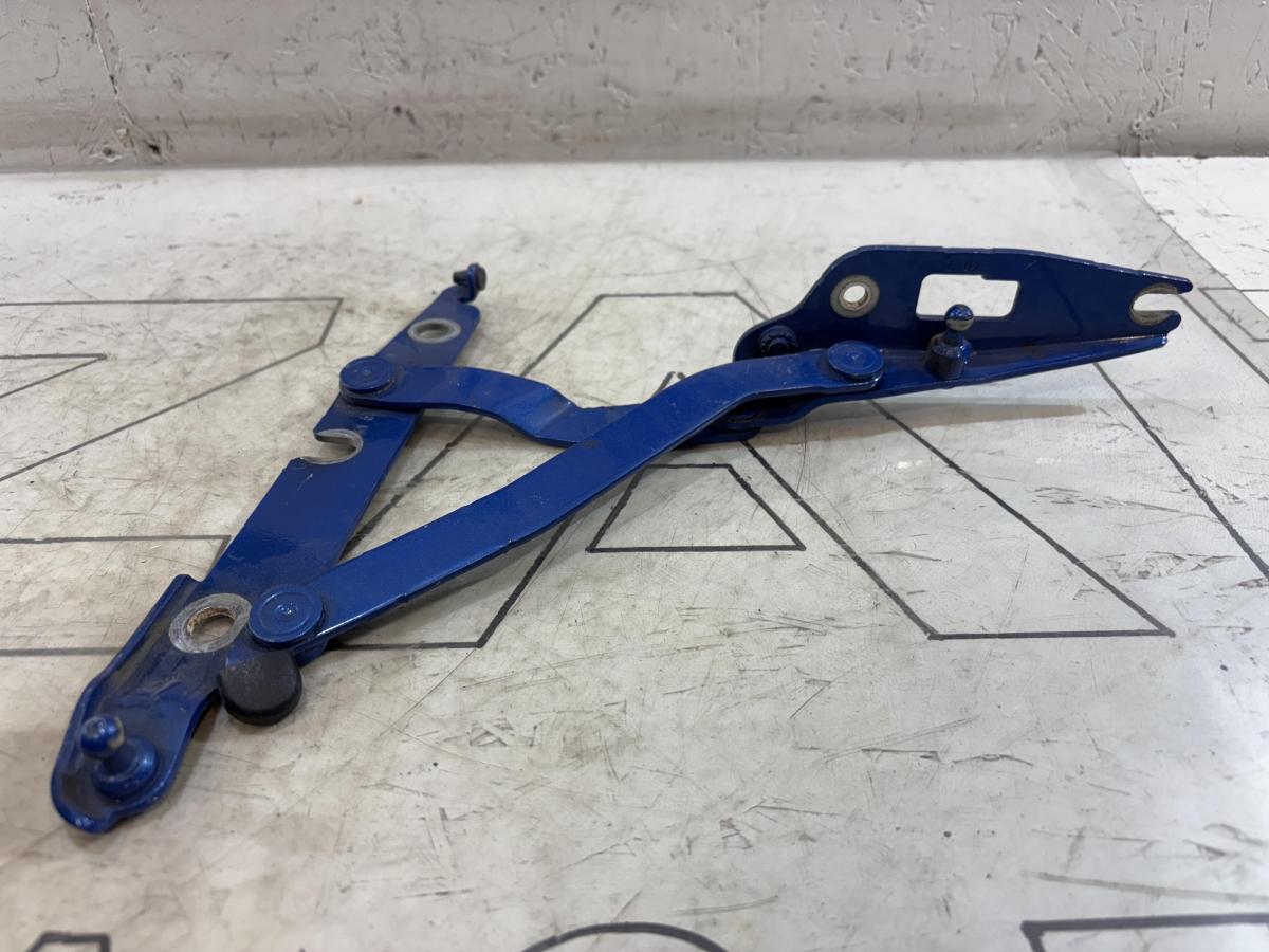 Петля крышки багажника 8E5827302C Audi A4 B6 sedan