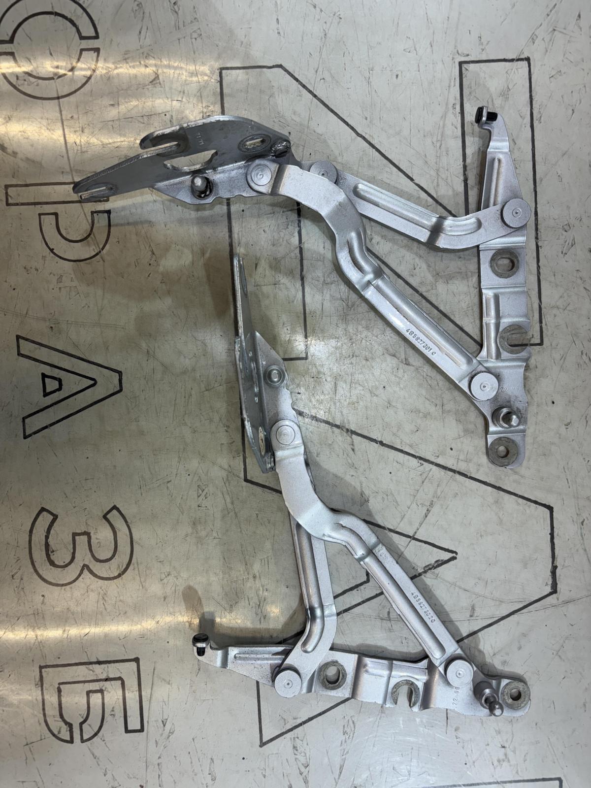 Петли крышки багажника левая правая 4B5827302C 