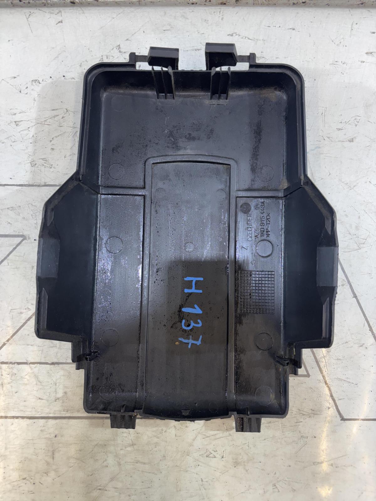 Крышка АКБ 1K0915443A Volkswagen Jetta MK5