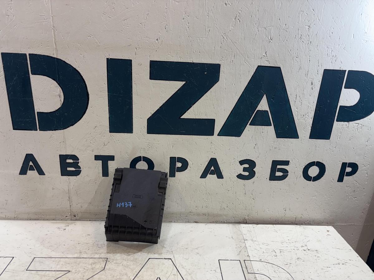 Крышка блока предохранителей 1K0937132F Volkswagen Jetta MK5