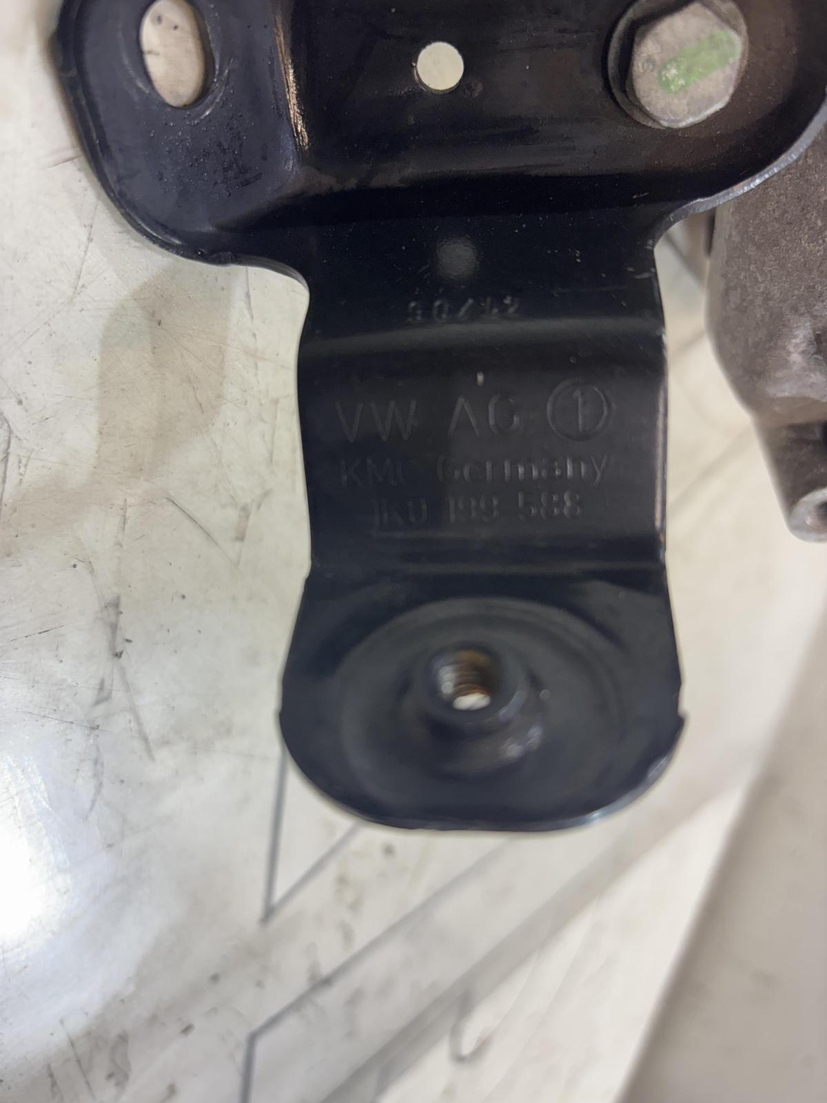 Опора двигателя 1K0199262M Volkswagen Jetta MK5