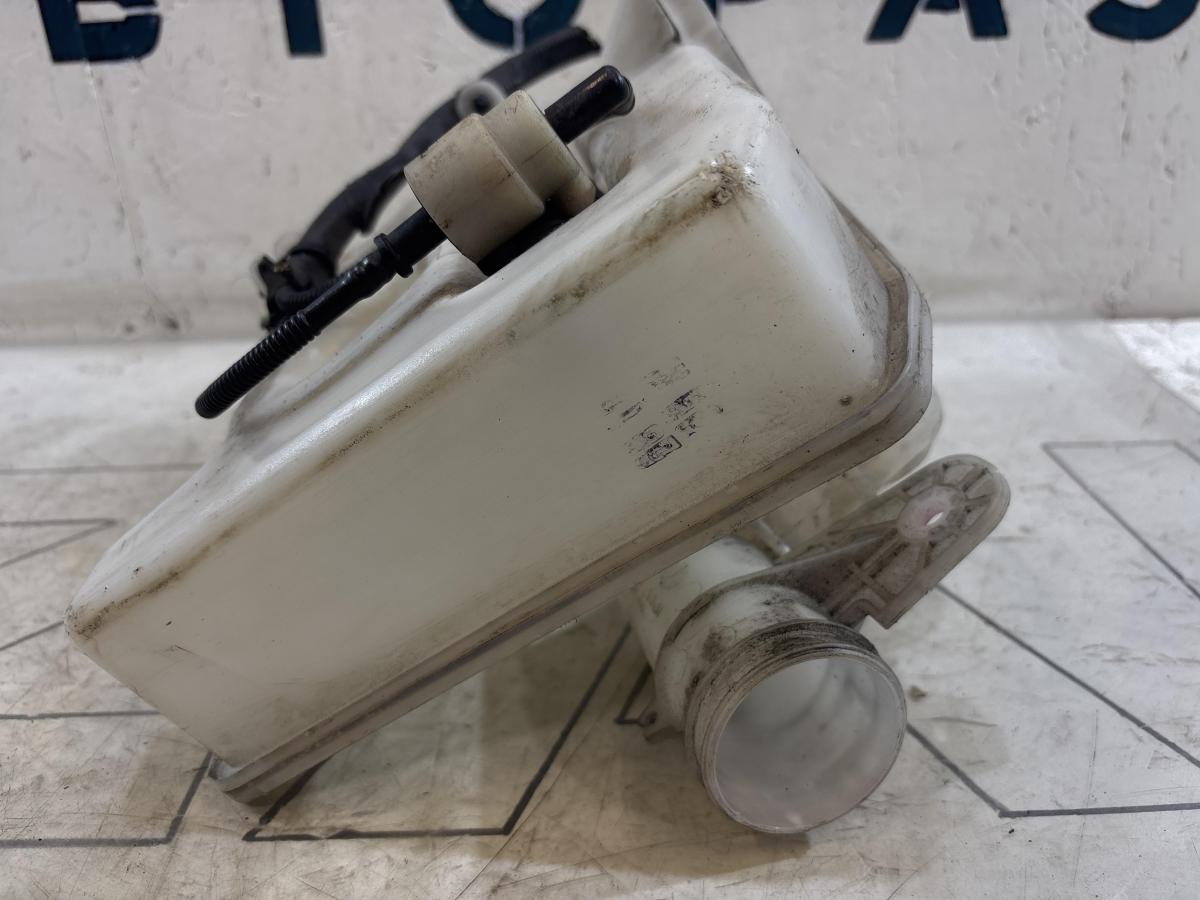 Бачок стеклоомывателя 1K0955453R Volkswagen Jetta MK5