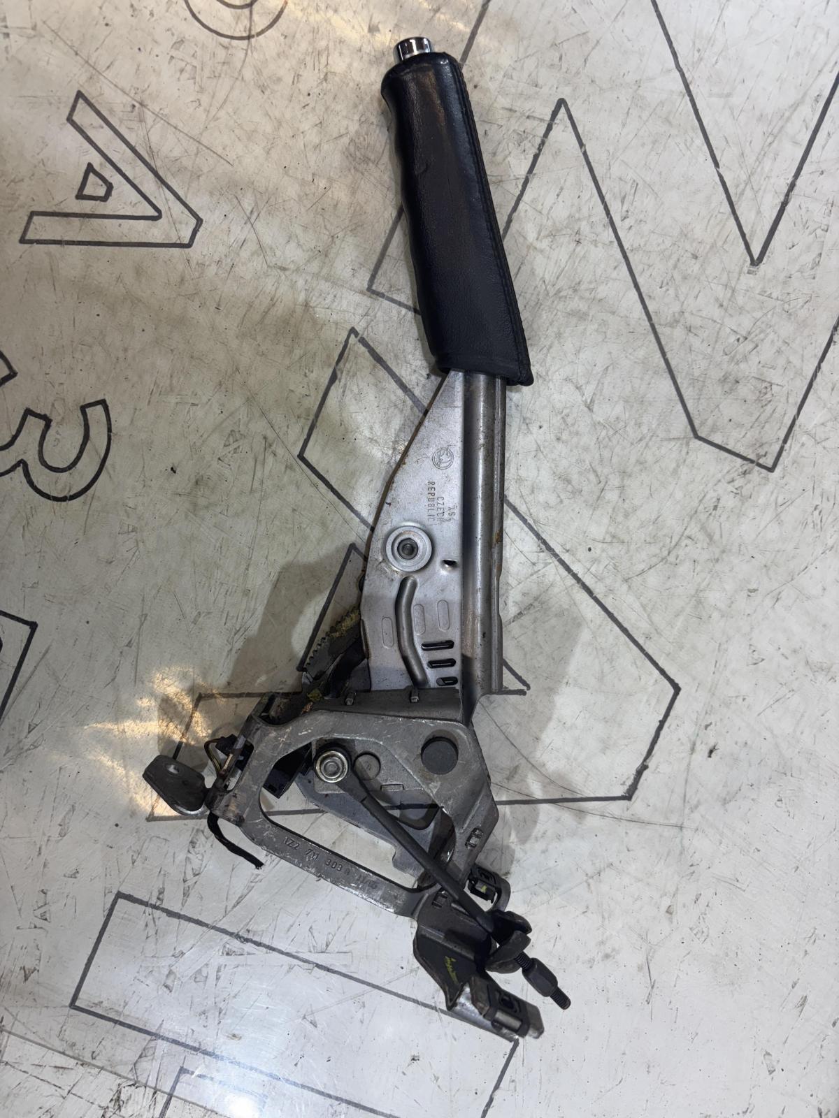 Рычаг ручного тормоза 1Z2711303A Skoda Octavia 2