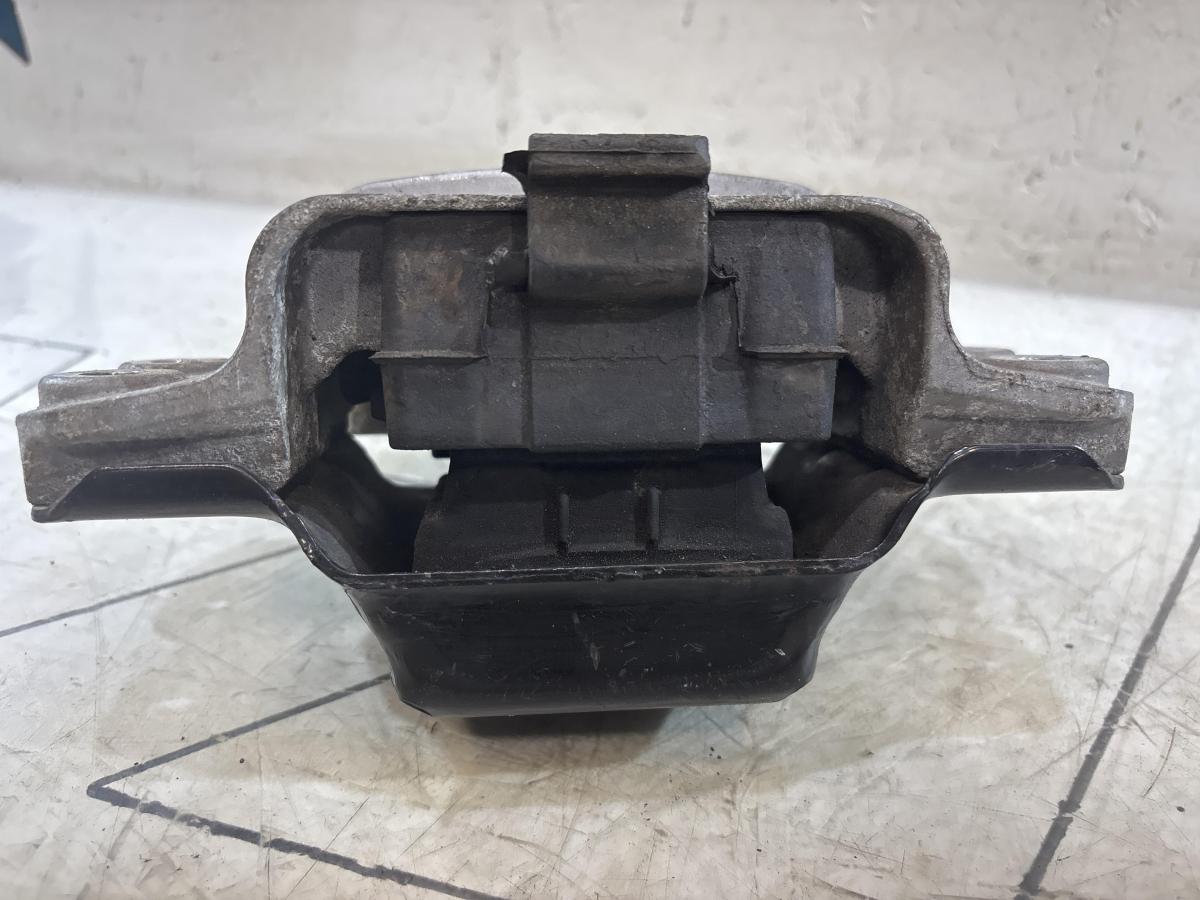 Опора двигателя 1K0199555 