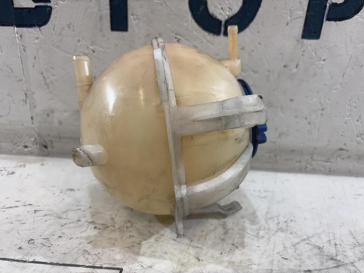 Расширительный бачок 1K0121407A Volkswagen Jetta MK5