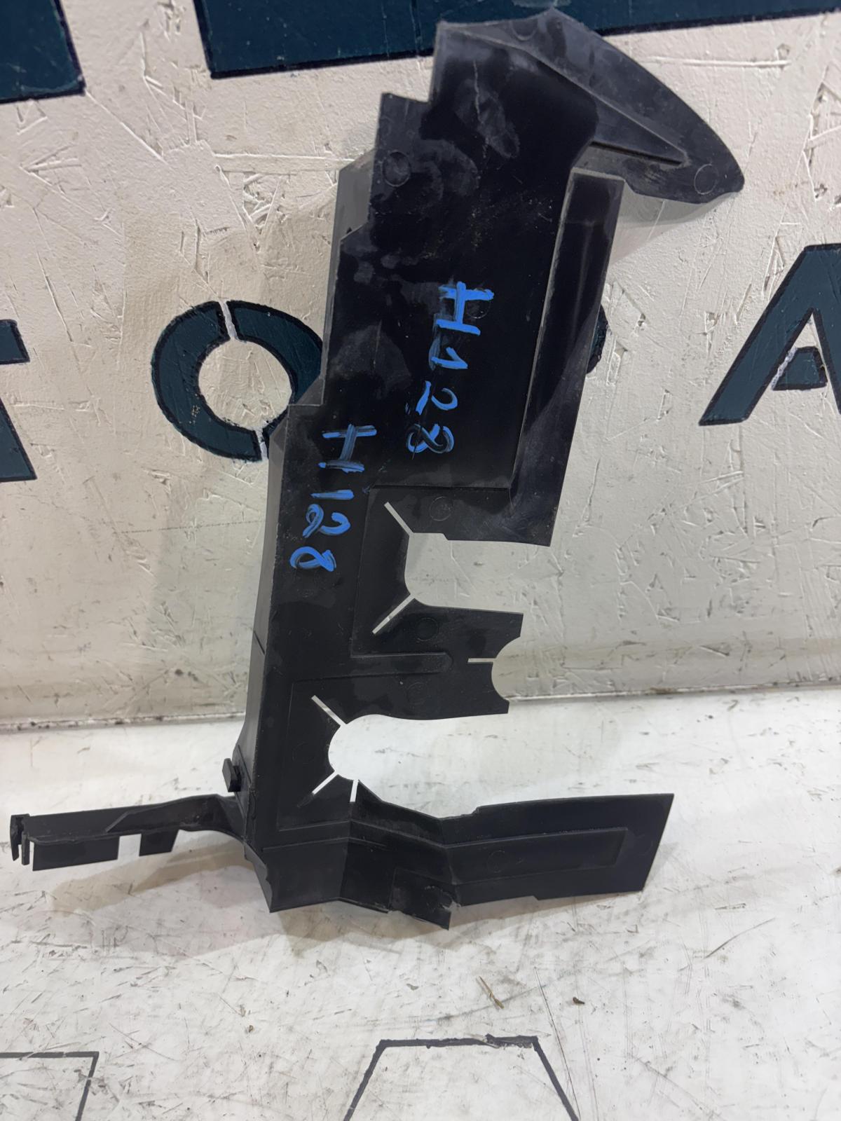 Воздуховод радиатора правый 1Z0121284B Skoda Octavia 2