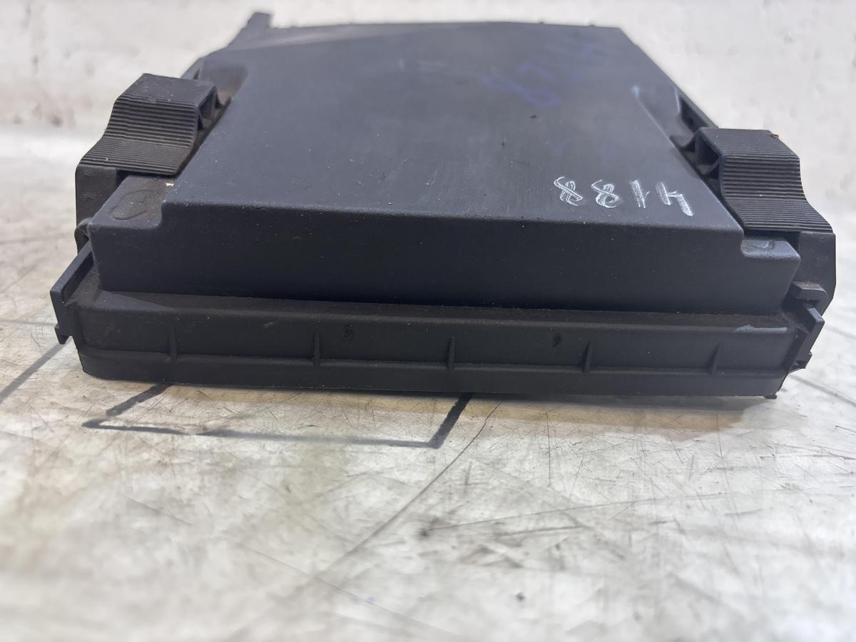 Крышка блока предохранителей 1K0937132F Volkswagen Jetta MK5