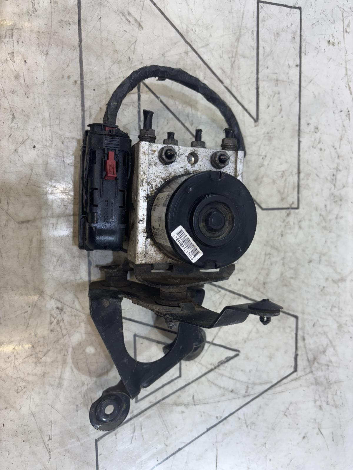 Блок управления ABS 1K0907379AK Volkswagen Jetta MK5