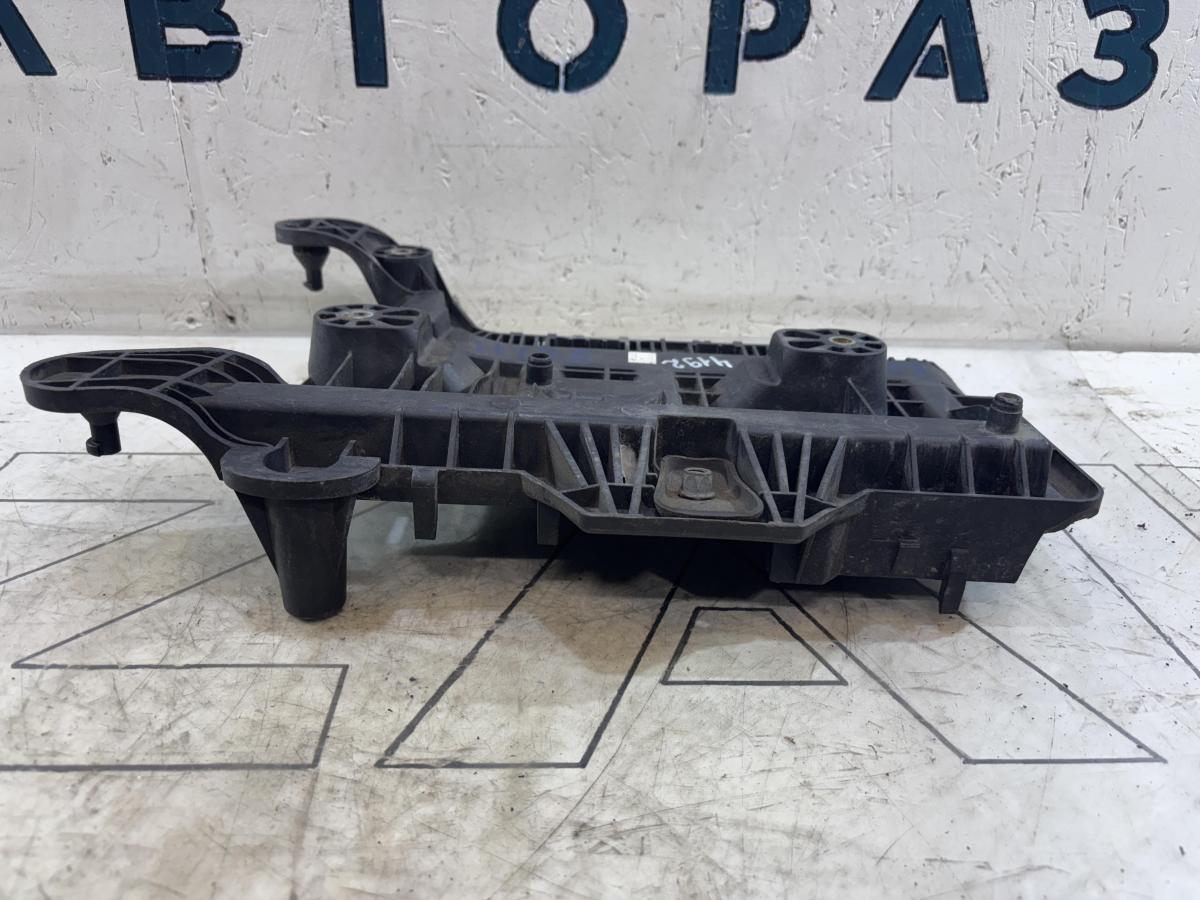 Площадка под АКБ 1K0915333H Volkswagen Jetta MK5