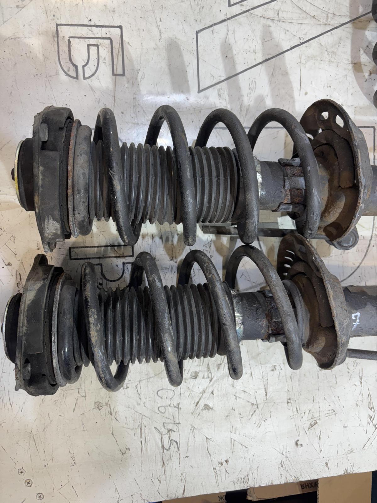 Амортизаторы с пружинами 1T0413031HP Skoda Octavia RS II