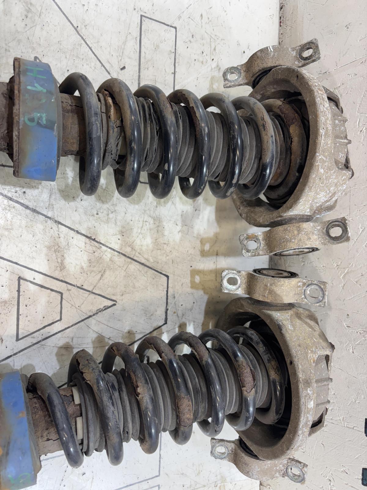 Амортизаторы с пружинами задние 7L6513029E